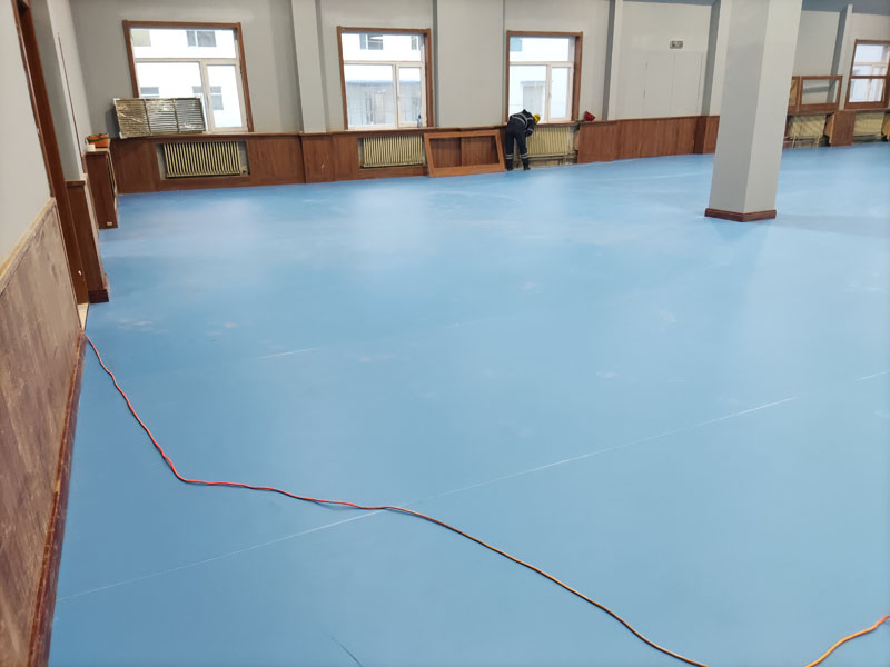 室內(nèi)外籃球館場地pvc運(yùn)動(dòng)地膠板兒童籃球體智能地板 籃球場地膠墊